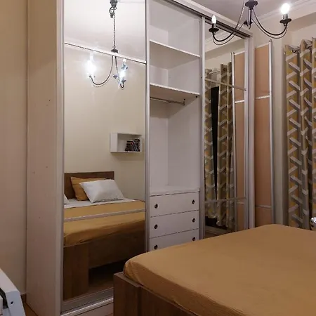 Apartment Apartment, Center